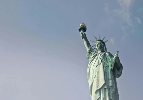 Niespodzianka z gospodarki USA: sektor usług zanurkował, ceny rosną. Co pokazały odczyty PMI