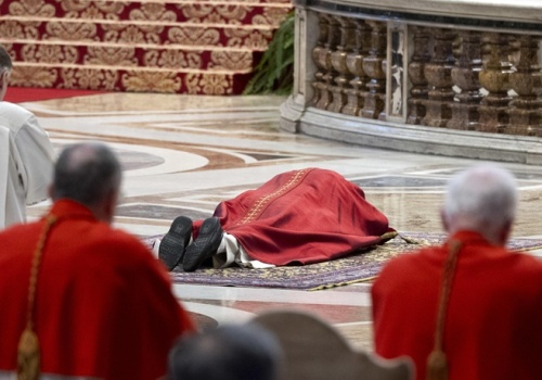 Męka Pańska w Watykanie. Kaznodzieja papieski mówił o tajemnicy Krzyża