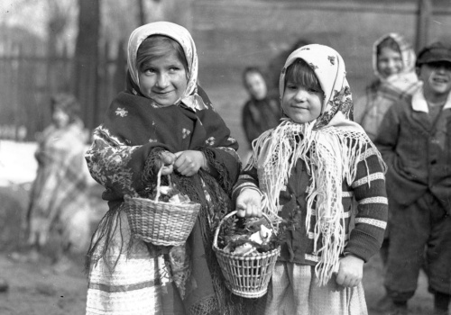 Żur do dołu, śledź pod ziemię. A na głowę wiadro wody. 