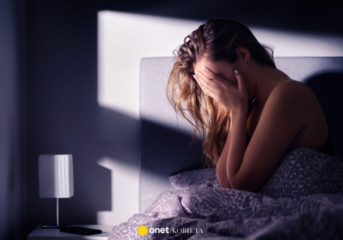 Słyszysz dziwne dźwięki podczas zasypiania? Sprawdź, co to oznacza