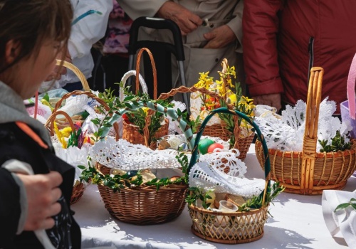 Co włożyć do święconki? Tych siedem pokarmów traktuje się jako obowiązkowe