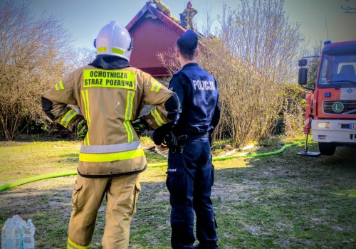 Pożar domu w Siemieniu. Paliło się na poddaszu, trzeba było rozebrać cały dach