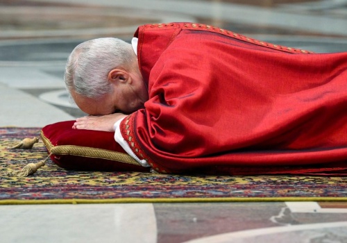 Liturgia Męki Pańskiej: Uczmy się od Chrystusa nie odpłacać złem na zło