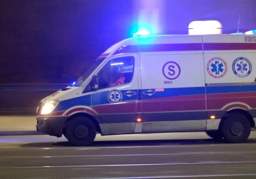 Koszmar na Śląsku. Samochód wjechał w grupę ludzi na przystanku przy kościele