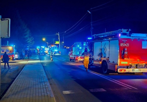 Zderzenie dwóch aut koło Żywca. Jedno wjechało w przechodniów, są ranni