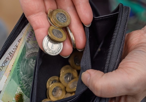 Emerytury obniżone od 1 kwietnia. GUS podał nowe dane. ZUS już zaczął liczyć inaczej