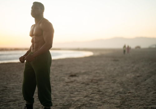 Jonathan Majors wypadł z okna na planie nowej produkcji. Ekipa filmowa wszczęła strajk