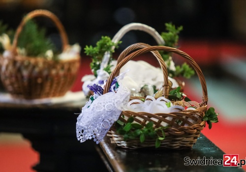 Wielka Sobota. Godziny święcenia pokarmów w świdnickich parafiach