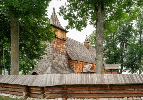 Piękna wieś z wyjątkowym zabytkiem. Ten kościół nie ma żadnych gwoździ