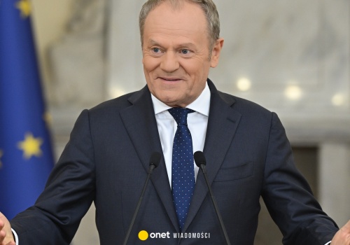 Donald Tusk złożył życzenia Polakom. Przytoczył słowa słynnej piosenki