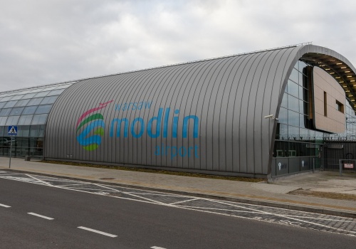 Lotnisko Warszawa-Modlin się rozbudowuje. Przed wakacjami dodatkowy terminal