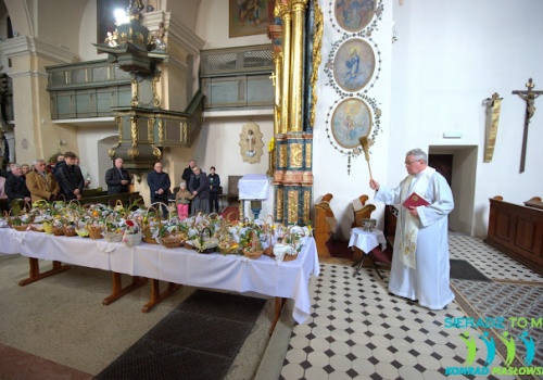 Święconka 2026 w Sieradzu. Tradycyjny obrzęd w kościele św. Stanisława Biskupa i Męczennika w Sieradzu