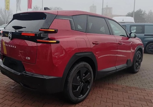 Pakowny SUV Citroena z 2026 r. oferowany za 114 900 zł. Ma hybrydę, automat i spala 5,4 l na 100 km