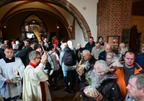 Święconka i 450 paczek z żywnością od szczecińskiej Caritas dla najuboższych i bezdomnych