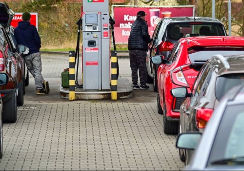 Turystyka paliwowa kwitnie. Nie ustają przygraniczne kolejki kierowców z Niemiec