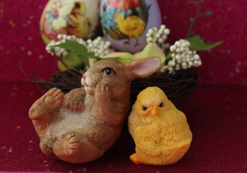 Symbolika Świąt Wielkanocnych: kurczaczek i zajączek