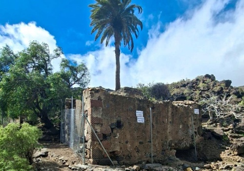 Dewastacja zabytkowych młynów w wąwozie Tirajana na Gran Canarii
