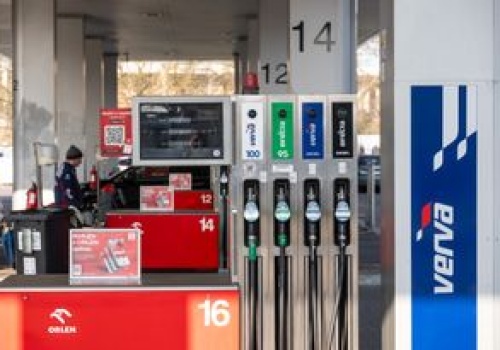 Kolejki na stacjach przy granicy. Niemcy masowo tankują