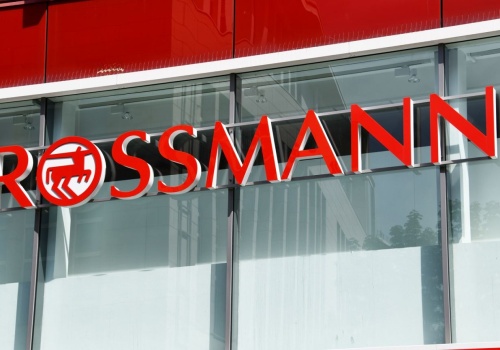 Rossmann przecenia kultowe arabskie perfumy - teraz są za mniej niż stówkę. A Notino?