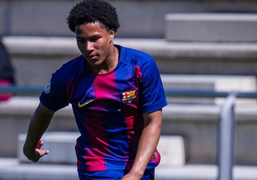 Piłkarz Barcelony stracił przytomność w trakcie meczu! Zabrała go karetka