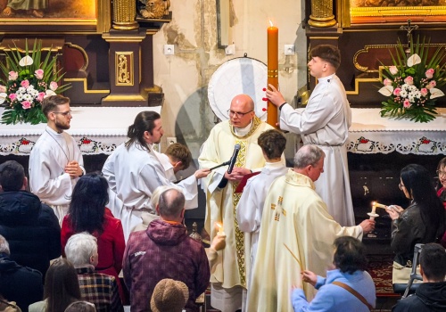 Do Niego należy czas i wieczność. Wigilia Paschalna w najstarszej raciborskiej świątyni
