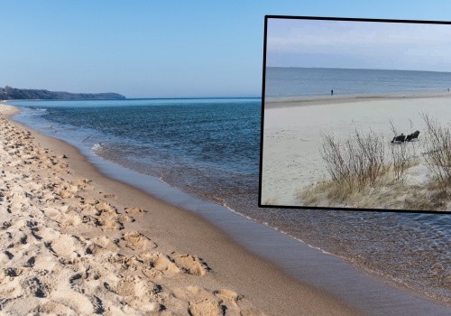 Nietypowe obrazki znad Bałtyku. W Wielkanoc rozstawili sobie na plaży leżaki
