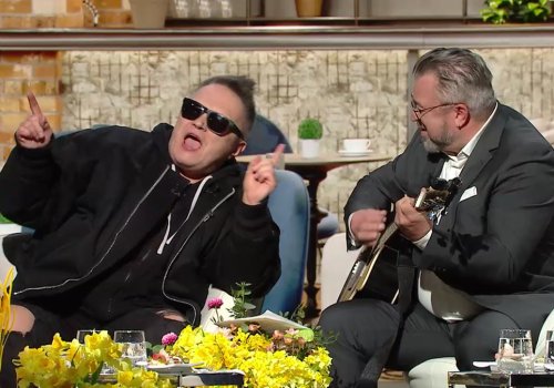 Muniek Staszczyk i Roman Kosecki zaśpiewali razem! Znana piosenka w studiu Polsatu Sport (WIDEO)