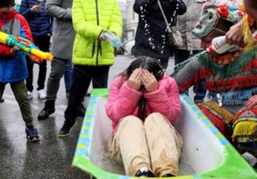 Rodzice zapłacą za dzieci w lany poniedziałek. Policja wydała komunikat