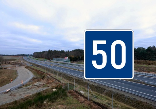 Nie karze, nie punktuje, ale ma znaczenie. Sekret niebieskiego znaku z liczbą