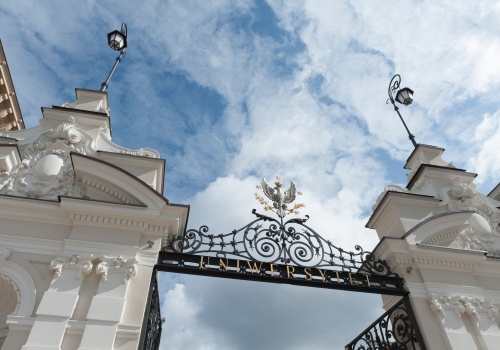 Światło jak wir powietrza. Odkrycie badaczy z UW, WAT i Institut Pascal CNRS