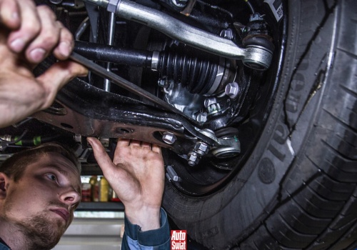 Diler ci tego nie powie: możesz serwisować auto na gwarancji poza ASO, ale...