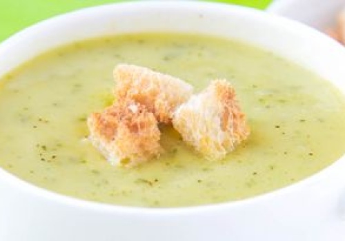 Lekka zupa, idealna po świątecznym ucztowaniu. Po zblendowaniu wychodzi pyszny krem