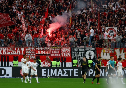 Dramat podczas meczu, kibice wstrzymali doping. 