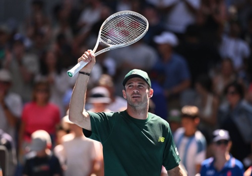 Spektakularna pogoń Amerykanina. Obronił meczbole i zdobył brakujący tytuł