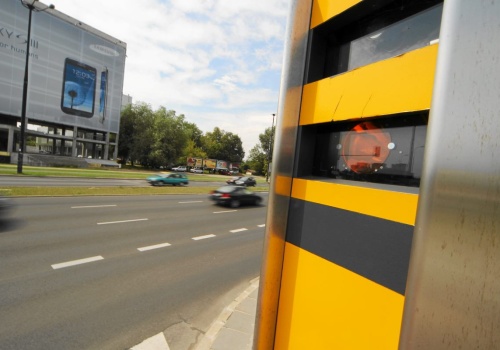 Zdjęcie z fotoradaru. Nielegalna kara za niewskazanie kierowcy? Tak reagują sądy