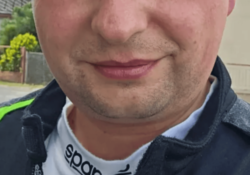 Polski mistrz kierownicy zginął na miejscu. Pilot doznał tragicznych obrażeń twarzy. Przerażające, jak teraz wygląda