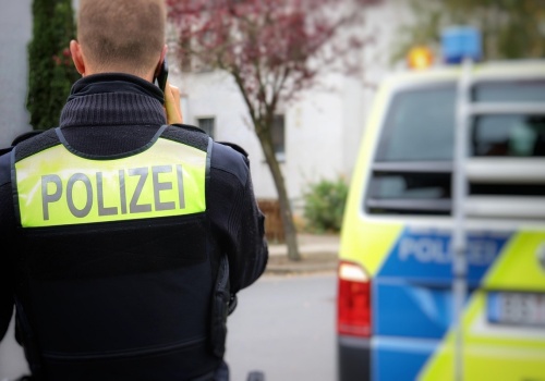 Szukali wielkanocnych prezentów. Znaleźli... butelkę z polonem?!