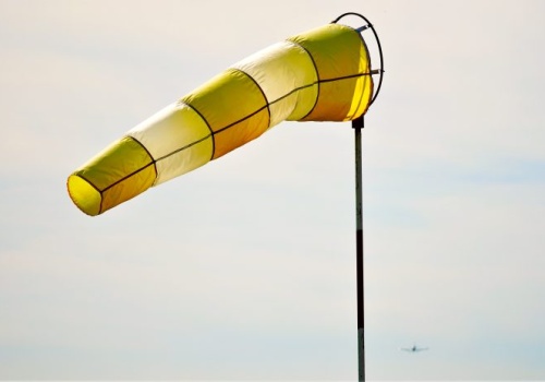 Silny wiatr w Łódzkiem. Są ostrzeżenia IMGW