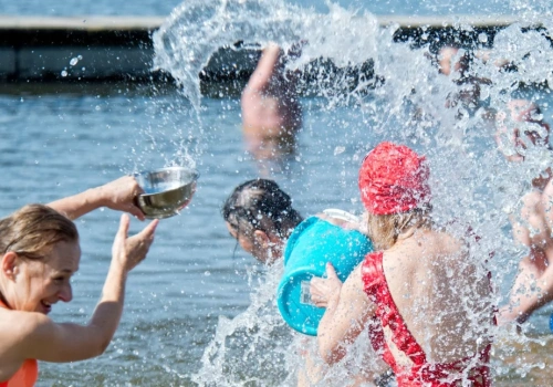 Śmigus-dyngus – skąd się wziął Lany Poniedziałek? Dawniej nikt nie chciał zostać suchy