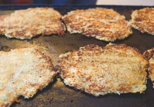 Placki ziemniaczane na grillu. Spróbujesz raz i będziesz robić co weekend