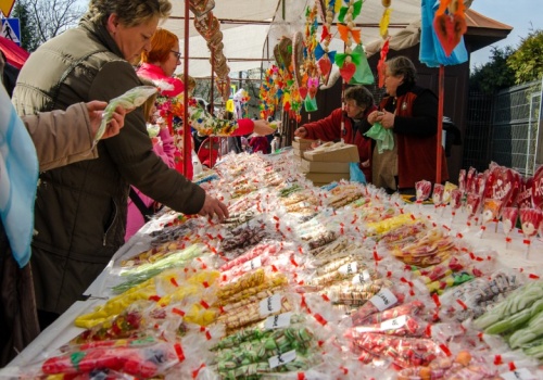 Emaus w Krakowie. Tłumy na Zwierzyńcu i jedna z najstarszych tradycji miasta