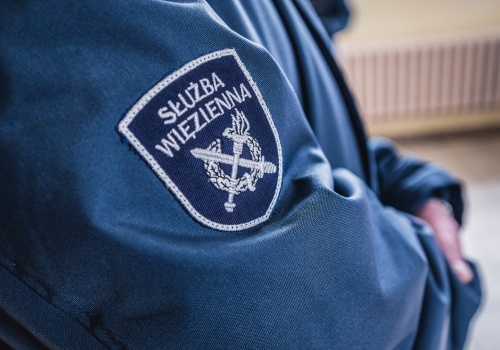 Nadgodziny bez pełnej zapłaty i braki kadrowe. Służba Więzienna w kryzysie