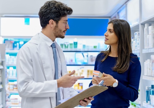 Farmaceuci: gdy byliśmy potrzebni, wystarczała doba na zmianę prawa. Co blokuje dalsze zmiany?