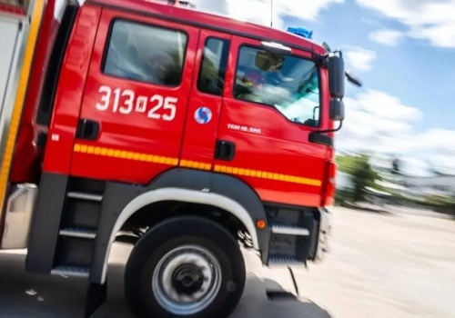 Ponad 2000 interwencji w związku z silnym wiatrem. Strażacy wystosowali apel