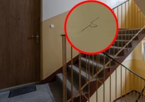 Zauważyłeś taki znak przy drzwiach? Lepiej uważaj