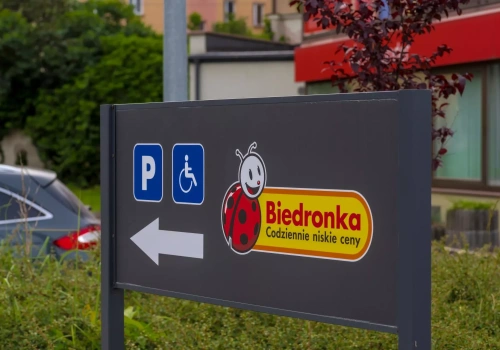 Biedronka idzie po Carrefoura. Strategiczny ruch, który zmieni rynek handlu w Polsce