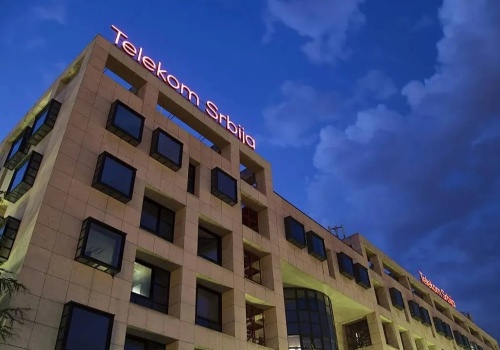 Doradca prezydenta Nawrockiego ostrzega przed Newsmax Polska. Wskazuje na rosyjskie i serbskie powiązania