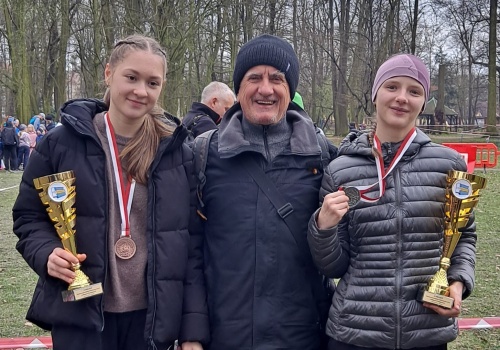 Młode lekkoatletki z LKS Pogórze z sukcesami