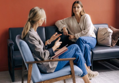 Jak wybrać psychoterapeutę? Na co zwrócić uwagę, żeby nie zmarnować czasu i pieniędzy