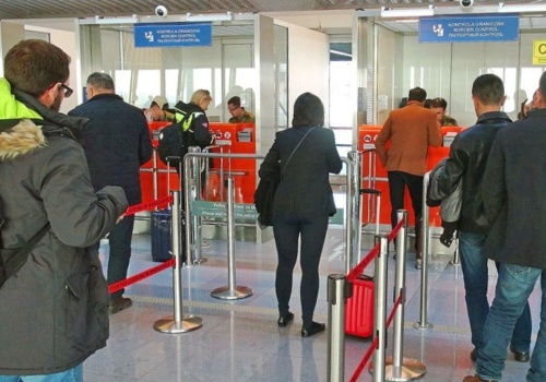 Akcja Straży Granicznej na Lotnisku Chopina. Dwóch cudzoziemców trafiło do aresztu